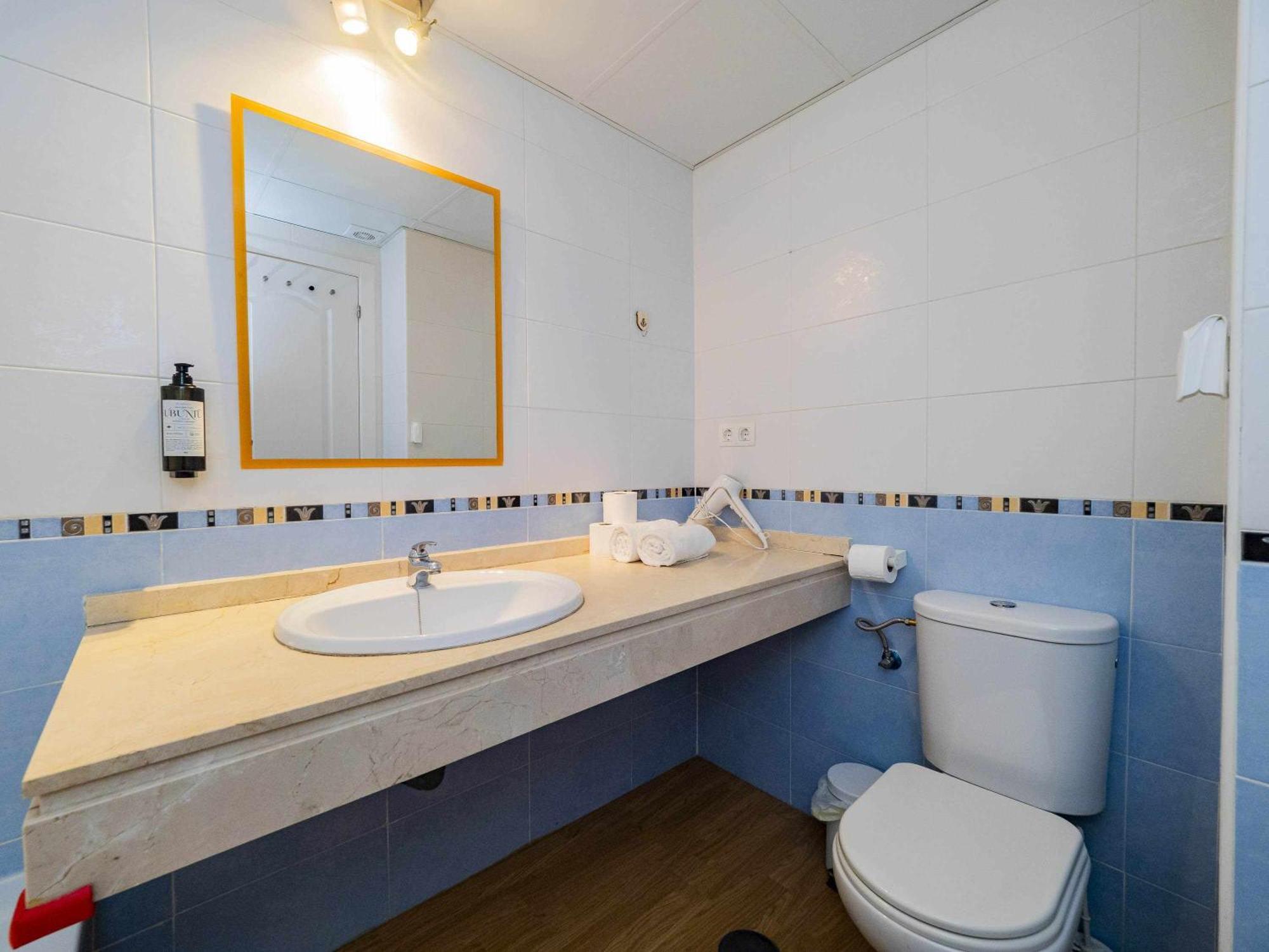 Atico Con Vistas Al Mar Piscina Y Parking Apartment Malaga Exterior photo